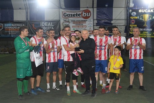 Kaymakam TANRIKULU,  GazeteBu STK Turnuvasında Dereceye Giren Futbol Takımlarına Ödüllerini Takdim Etti 